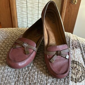 Natural Soul Maroon Loafers with Bow Accent